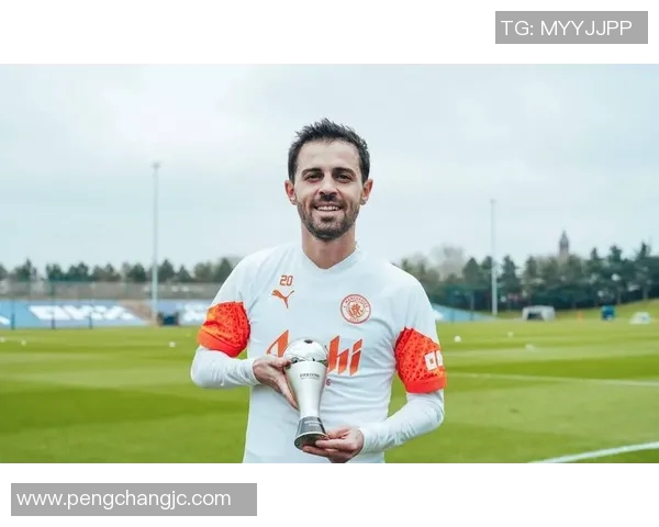 足球球星领奖时由谁主持颁奖仪式和颁发奖杯的幕后故事